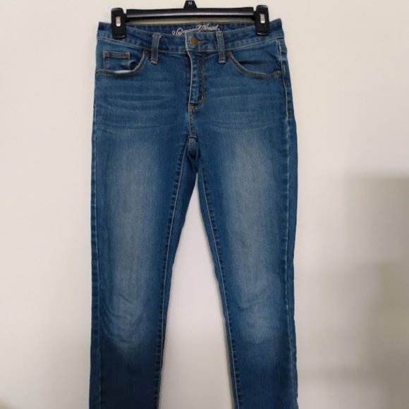 Universal Thread Mid Rise Skinny Jean - Picture 2 of 3